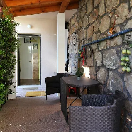 Garden M&m Apartment